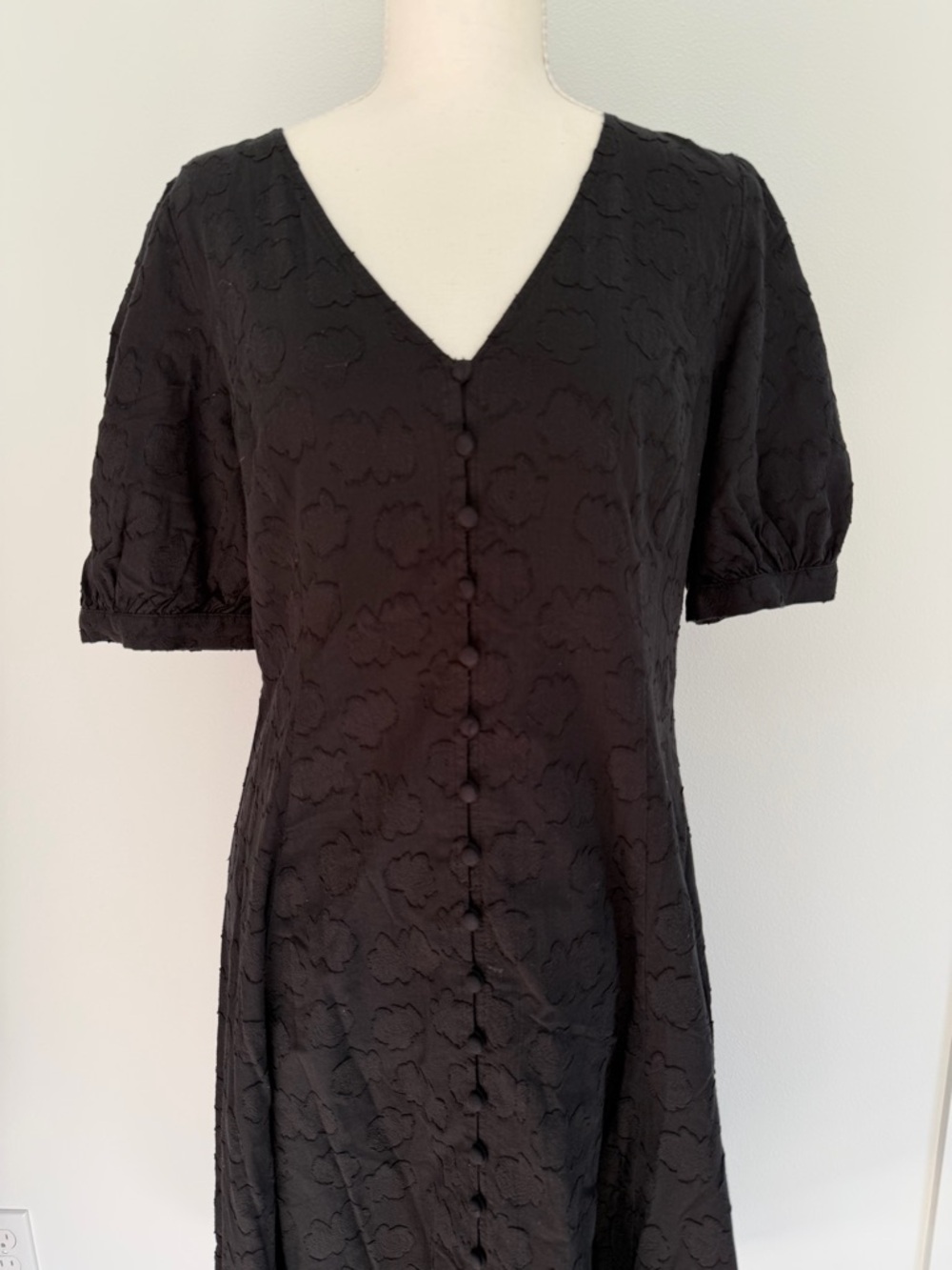 Madewell Floral Jacquard Puff-Sleeve Button-Front Lined Midi Dress in Black - Picture 4 of 7